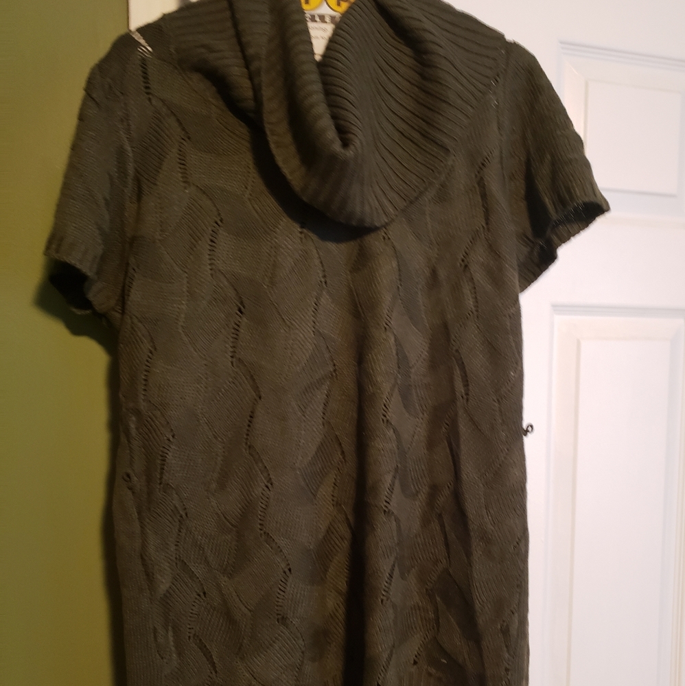 Beautiful sweater 3 sweaters  for  35